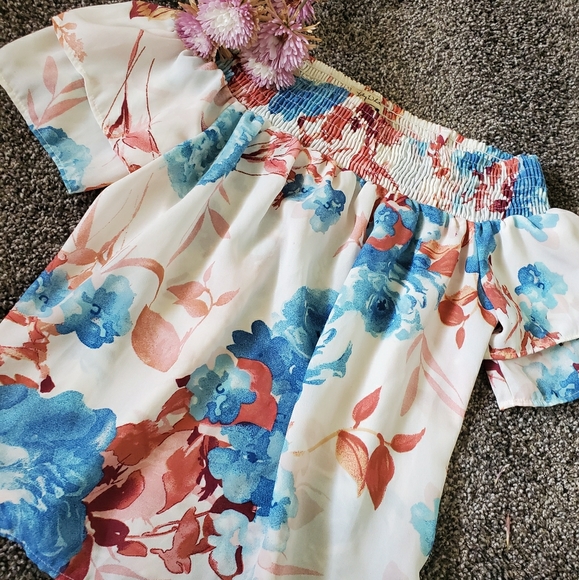 Tops - Off the shoulder floral blause